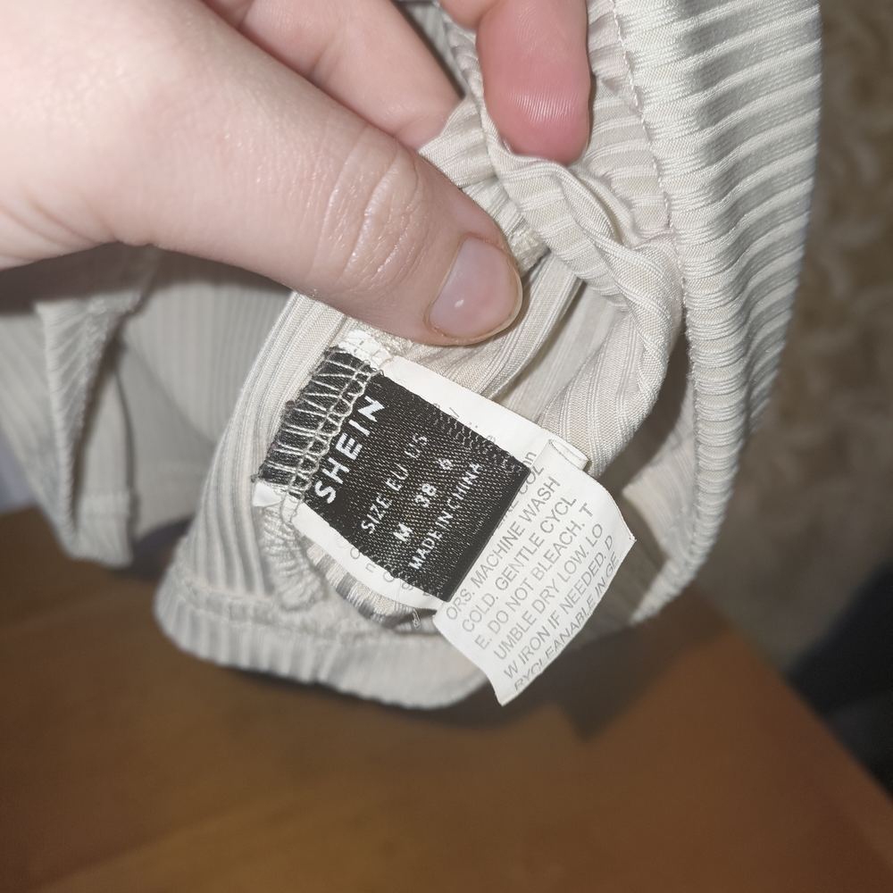 Beige Ribbed Button-Up Tank Top - Picture 2 of 2